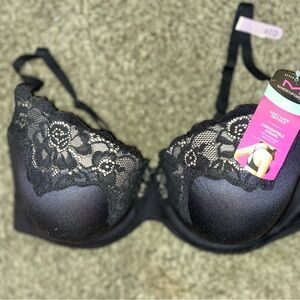 🆕 with 🏷️ Maidenform Bra convertible or regular strap  40D bra